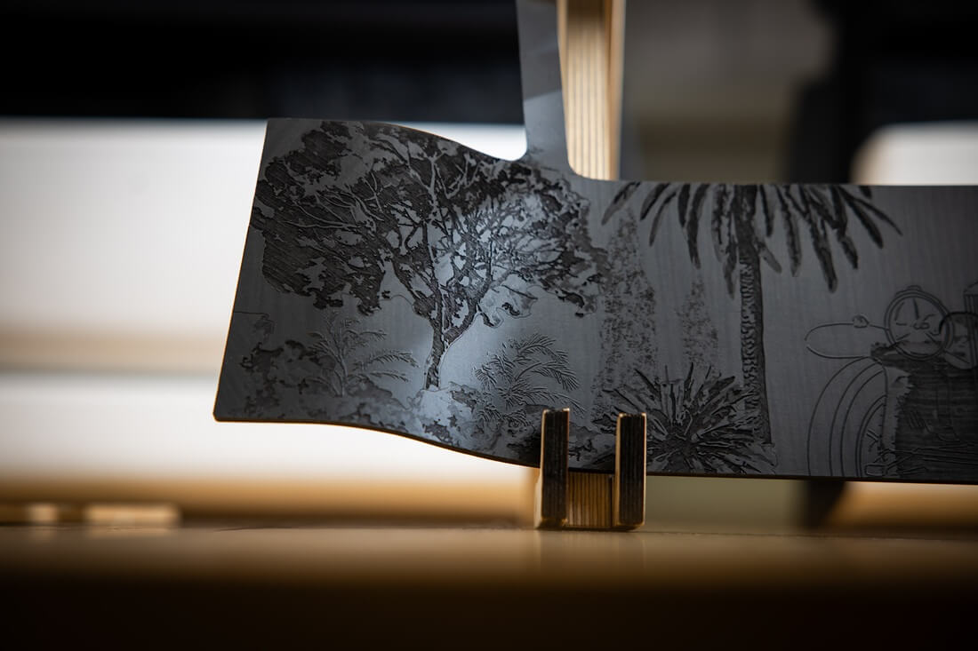 Phantom 百年纪念版 Blackwood 木饰面板 3D 镶嵌与金箔工艺
