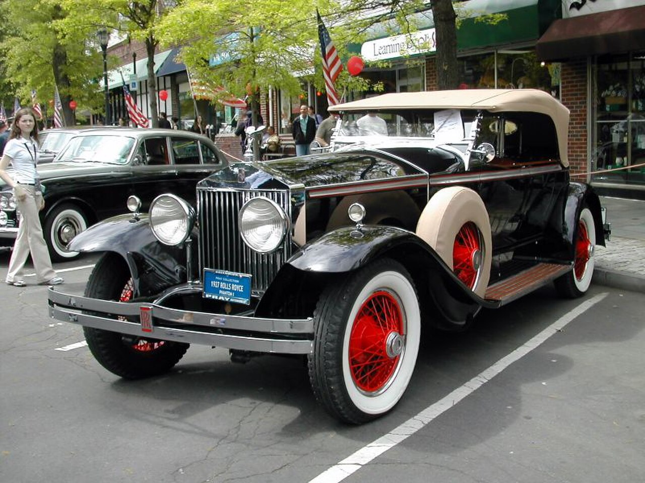 1927 年 Rolls-Royce Phantom I，敞篷旅行车体，由 Windover 定制