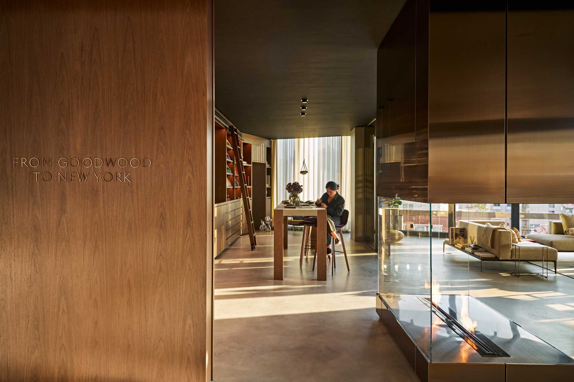 纽约 Private Office 内部，材料样品墙取代了展车