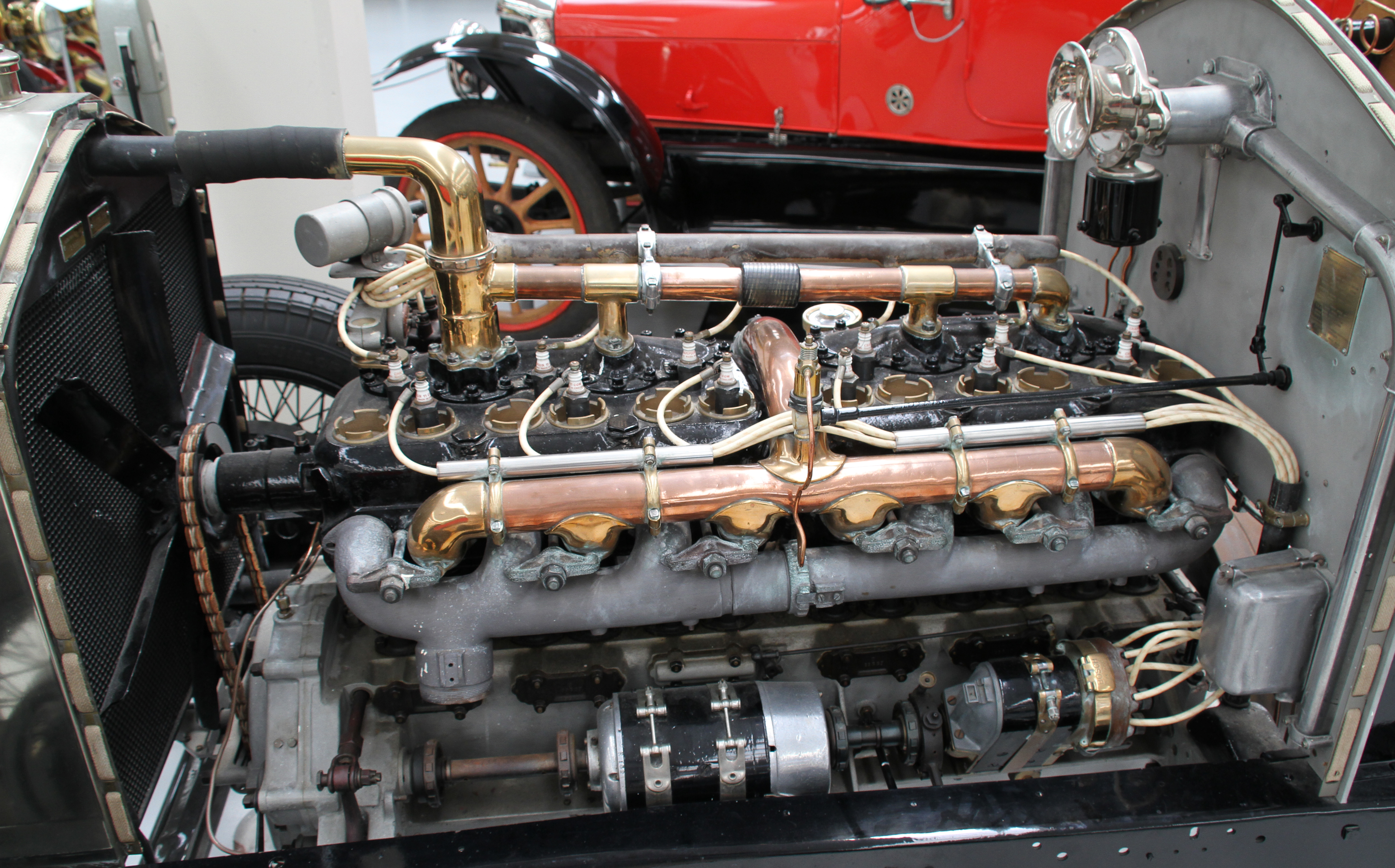 Rolls-Royce Silver Ghost 的 7,036cc 直列六缸引擎，气缸分为两组三缸