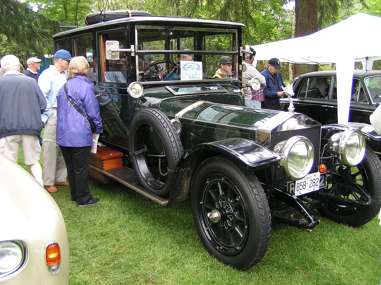 1911 年 London 到 Edinburgh 型号的 Rolls-Royce Silver Ghost，全镀银散热器框和大型黄铜头灯