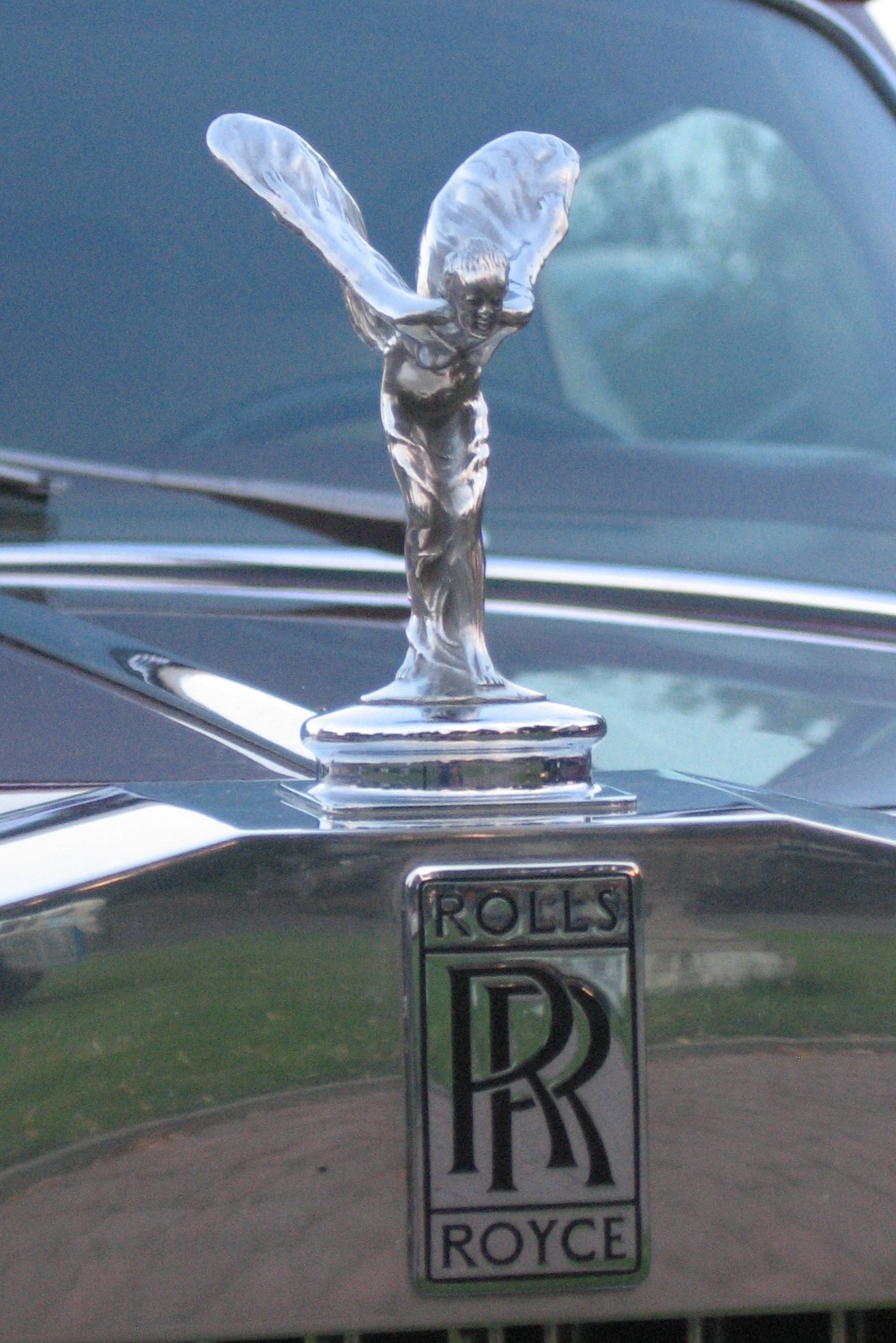 Rolls-Royce Corniche 车头 Spirit of Ecstasy 特写